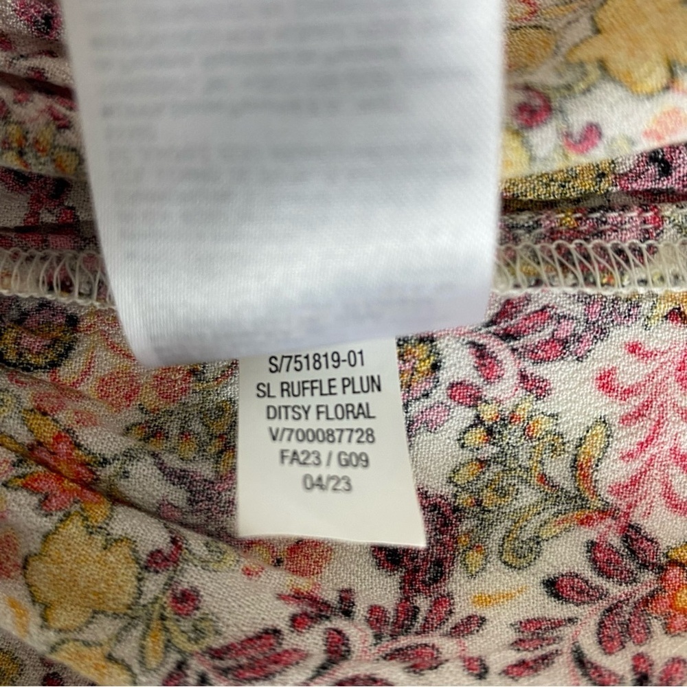 Old Navy Womens Blouse Size Small Ditzy Floral Smocked Waist Ruffle Boho Peasant - Picture 12 of 12